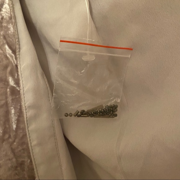 ❌ SOLD ❌ Chico’s size 2 gray/silver velvet jacket - Picture 9 of 14